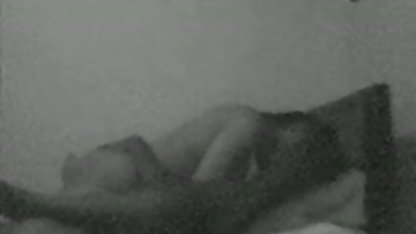 Joder interracial entre una mujer negra cogiendo con la gordibuena y un cable blanco, que quiere conducirla adecuadamente