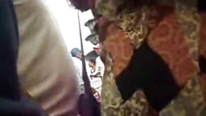 La señora madura ha estado gordibuenas panochudas babeando durante mucho tiempo con su joven pariente y luego logró atraer al chico para que la visitara.