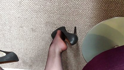 Un joven asiático estaba muy sorprendido de ver a un hombre con lana delante de él, con una polla humana xxx hd gordibuenas regular pegada entre sus piernas. Un miembro por lo tanto un miembro, pensó la mujer china y comenzó a chuparlo duro.