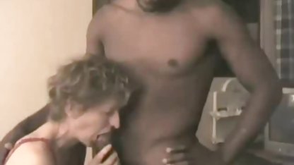 Niger jodido su puta cum apestosa en el coño gordibuenas cogiendo