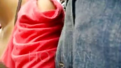 ¡Dos hombres follando buenas perras en el sofá, y luego cambian de pareja y las follan de nuevo para completar la saturación! cogiendo a gordibuena