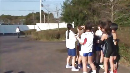 Buen día para el coño negro, la perra no gordibuenas masturbandose esperaba que ella fuera follada por tres pollas.