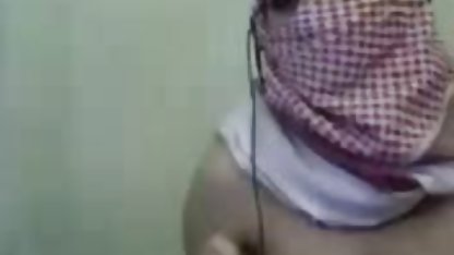 Dos amigas sexy gordibuenas en la webcam divirtiéndose con un chico