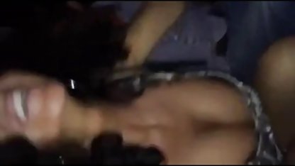 Chica sexy en medias handjob coño juguetes gordibuenas eyaculando