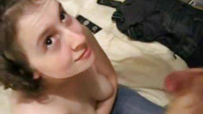 Blackhead afeitado coño se folla a sí misma con un gordibuenas en español consolador