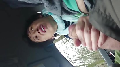 Después de jugar un poco con un miembro de su ebar, una perra joven comienza a sacudirlo con fervor amateur gordibuenas frente a sus labios, de modo que ni una sola gota de esperma pase por sus dulces labios.