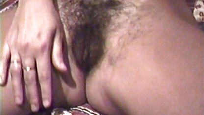 Perra ama cuando gordibuenascojiendo entre sus tetas la polla negra.