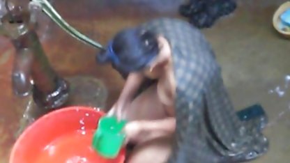 El chico se anal gordibuenas quitó dos perras y no esperaba que lo follaran.