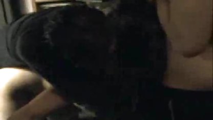 El joven propietario no puede resistirse xxx de gordibuenas a una niñera tetona y decidió follarla mientras no hay nadie en casa. La niñera se rompió durante mucho tiempo, pero al final se entregó a él en la cama del dormitorio.