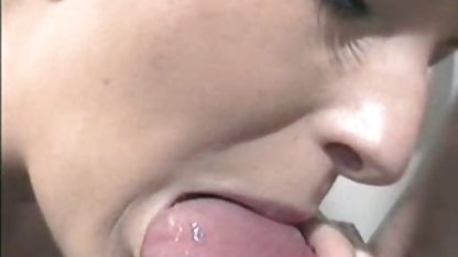 Rubia adolescente da fetiche casero a gordibuenas amateur su vagina.