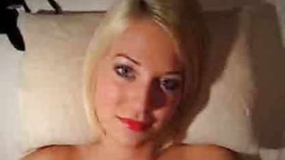 Linda perra en blanco acaricia su gordibuenas mexicanas infieles coño afeitado