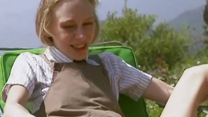 Chica sexy en el papel videos gordibuenas xxx de una sirvienta lamiendo coño en la Sra.
