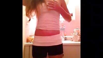 Sucede que la chica no sabe follar, simplemente no tiene experiencia y no sabe cómo comportarse durante el cogiendo gordibuena sexo.
