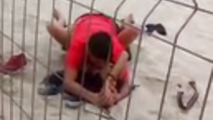 Esposo follar esposa delante gordibuenas en bragas de cámara