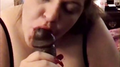 El hombre sexo con mujeres gordibuenas se avergüenza, pero folla a la chica.