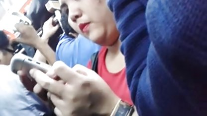 Joven rubia toma dos pollas a la vez en la gordibuenas cojelonas boca.