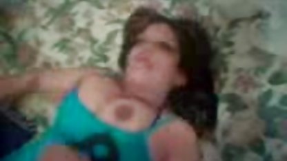 El médico depravado se sienta gordibuenas hentai a horcajadas sobre su paciente, mide la presión de su polla y asegurándose de que no está en peligro, comienza a sacudir su polla