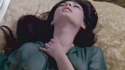 Dos lesbianas glamorosas videos de sexo con gordibuenas deciden joder a una sexy pelirroja