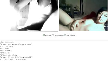 Cuando se quedó sola en casa, una joven gordibuenas webcam estudiante se jodió con un miembro grueso y de goma.