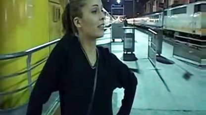Perra en látex se sentó el videos gordibuenas xxx coño en la boca de un esclavo y ordenó lamer