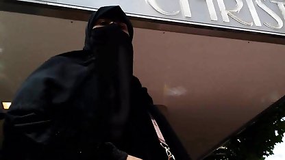 Adolescente rubia se folla a su abuelo adoptivo gordibuena por dinero