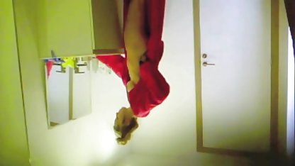 La videospornogordibuenas dueña del apartamento toma el pago del sexo del estudiante.