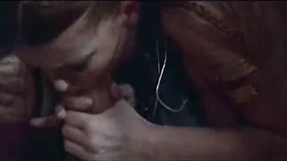 Puta tetona bailando en gordibuenas xnxx una multitud de machos hambrientos. Hombres cachondos la ponen contra el cáncer y tocan su coño mojado por turnos