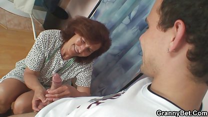 Follada y corrida en la cara anal con gordibuenas