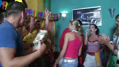 Una selección gordibuenas panochudas de jóvenes adolescentes bajo Dapstep (Erótico).