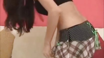 Una anciana gordibuenas xxx videos alemana es entregada a un trabajador.